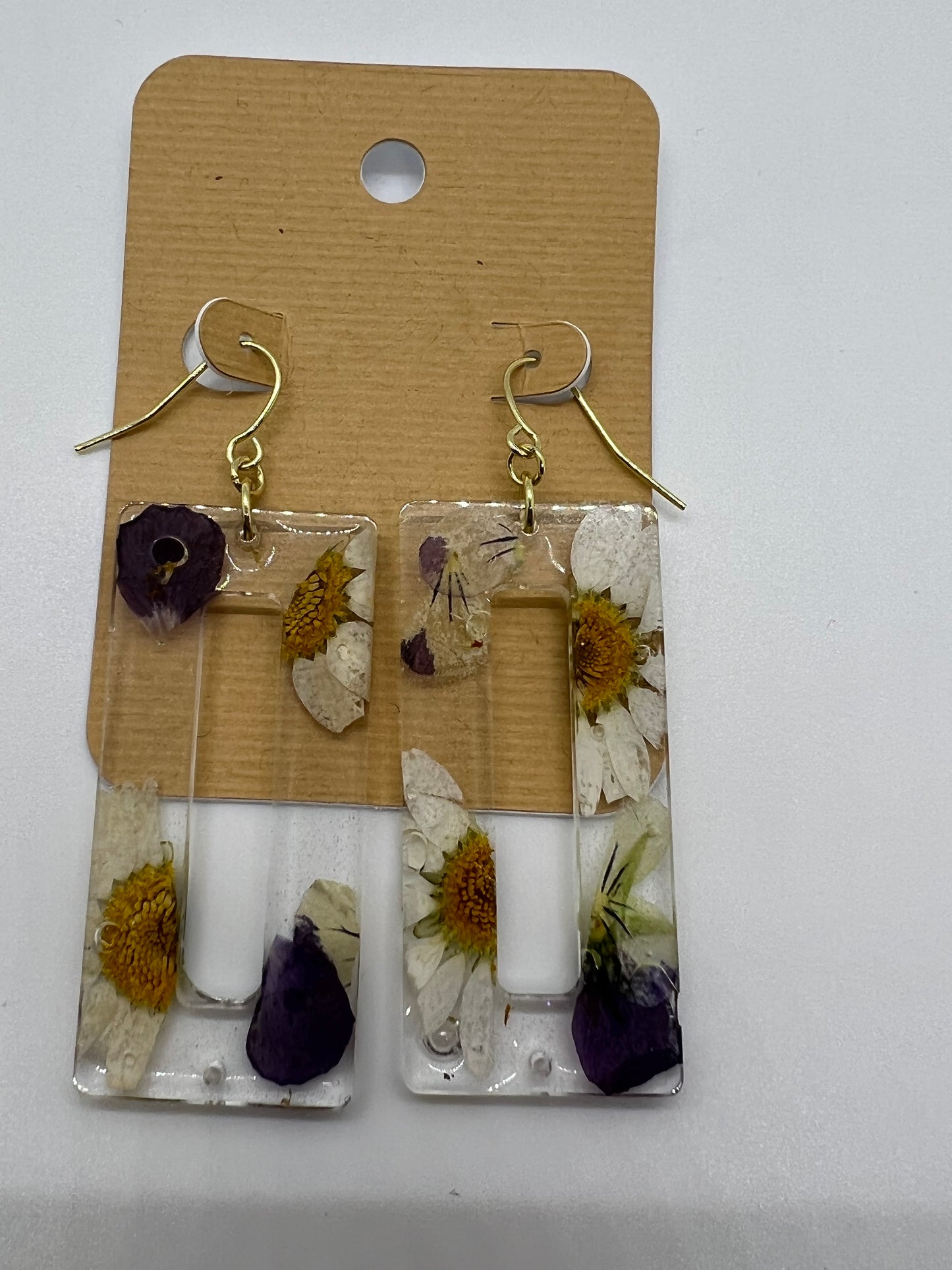 White & purple daisy earrings