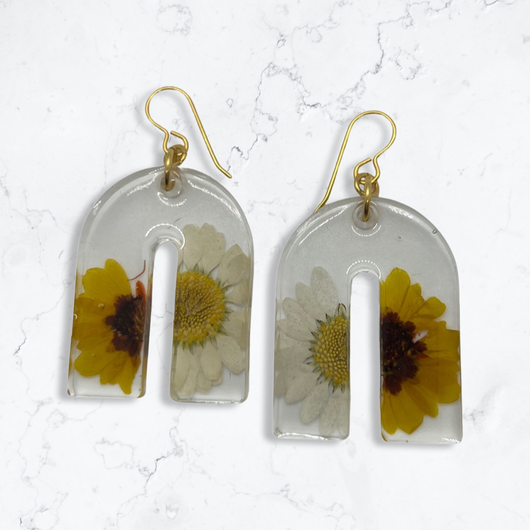 Daisy arch earrings